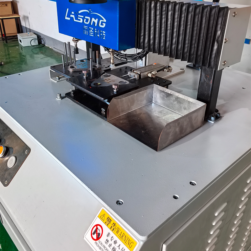 Автоматический лазерный маркиратор для табличек (2)